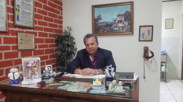 El doctor en su consultorio